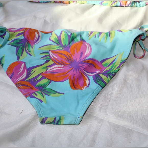 Tropical print Bikini Set - Picture 8 of 10